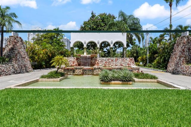 18061 Biscayne Blvd 303, Aventura, FL 33160