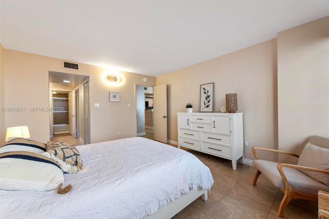 18061 Biscayne Blvd 303, Aventura, FL 33160