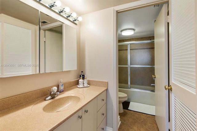 18061 Biscayne Blvd 303, Aventura, FL 33160
