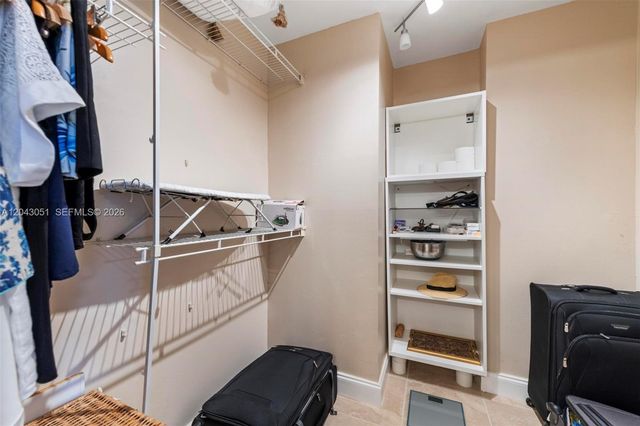 18061 Biscayne Blvd 303, Aventura, FL 33160