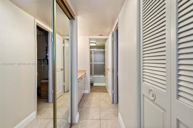 18061 Biscayne Blvd 303, Aventura, FL 33160