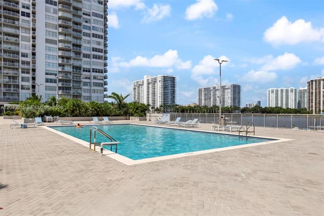 18061 Biscayne Blvd 303, Aventura, FL 33160