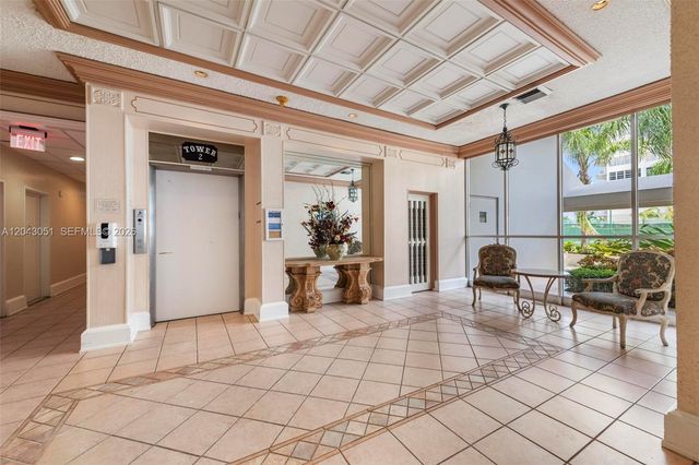 18061 Biscayne Blvd 303, Aventura, FL 33160