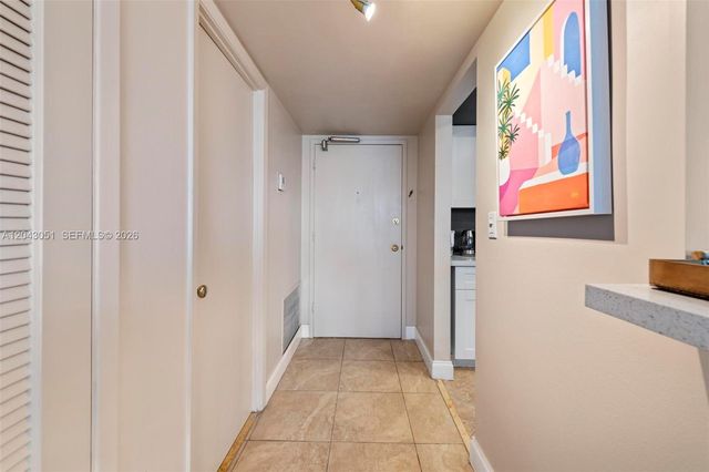18061 Biscayne Blvd 303, Aventura, FL 33160