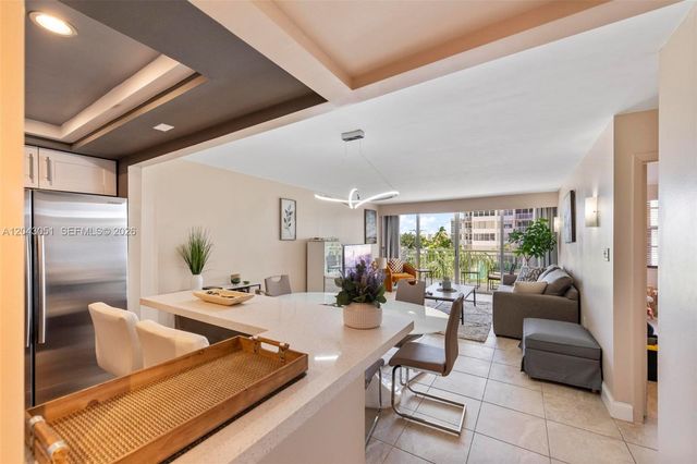 18061 Biscayne Blvd 303, Aventura, FL 33160