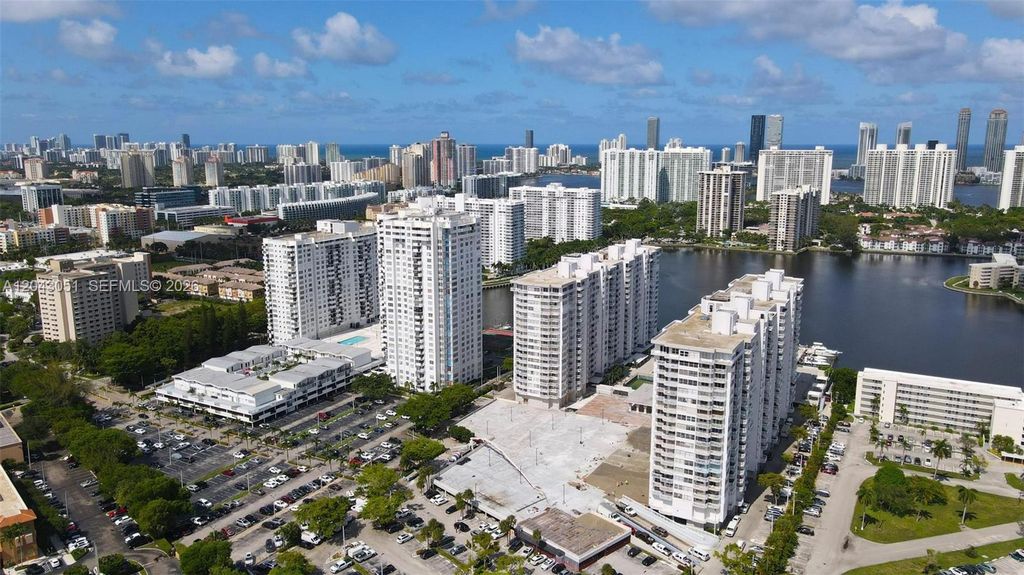 18061 Biscayne Blvd 303, Aventura, FL 33160