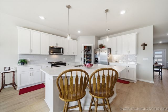 7407 E Oakridge Court, Broken Arrow, OK 74014