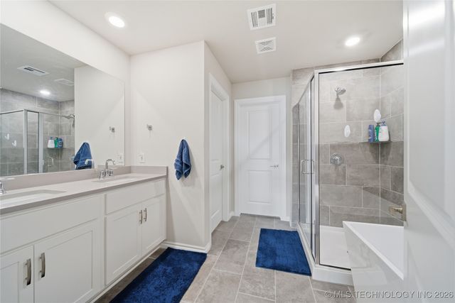 7407 E Oakridge Court, Broken Arrow, OK 74014