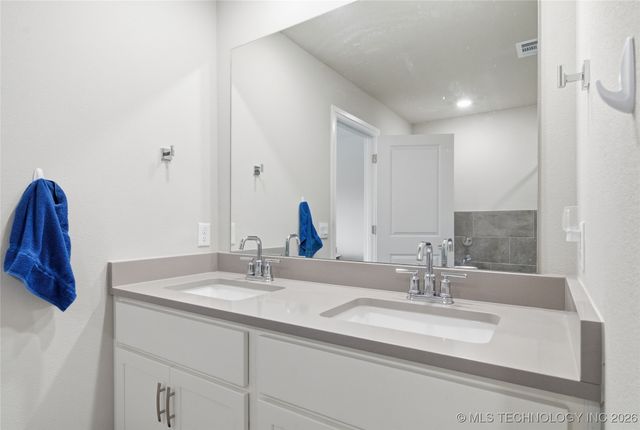 7407 E Oakridge Court, Broken Arrow, OK 74014