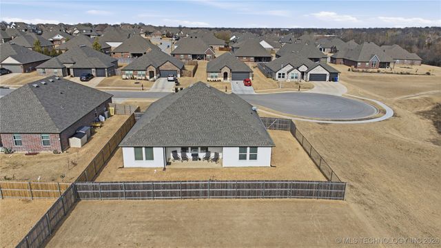 7407 E Oakridge Court, Broken Arrow, OK 74014