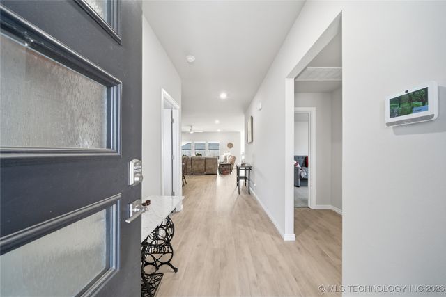 7407 E Oakridge Court, Broken Arrow, OK 74014