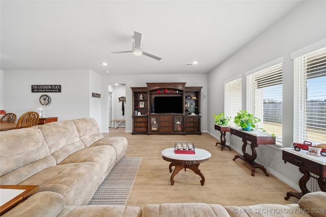 7407 E Oakridge Court, Broken Arrow, OK 74014