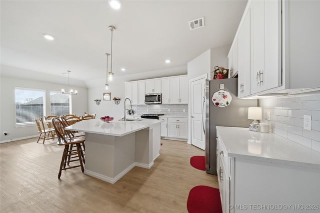 7407 E Oakridge Court, Broken Arrow, OK 74014