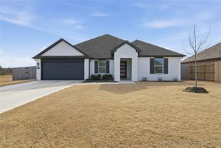 7407 E Oakridge Court, Broken Arrow, OK 74014