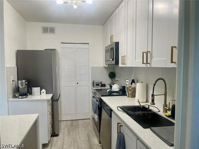 788 Park Shore DR H36, Naples, FL 34103