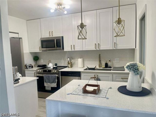 788 Park Shore DR H36, Naples, FL 34103