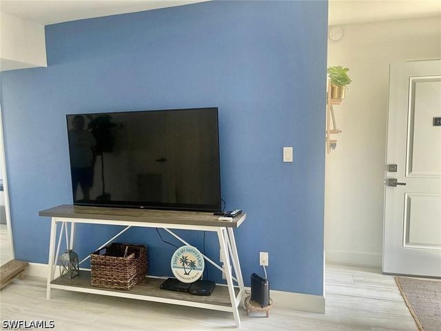 788 Park Shore DR H36, Naples, FL 34103