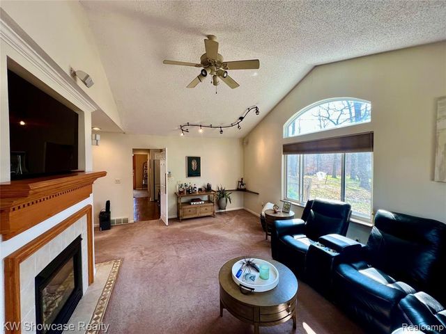 580 Elkinford Drive, White Lake, MI 48383