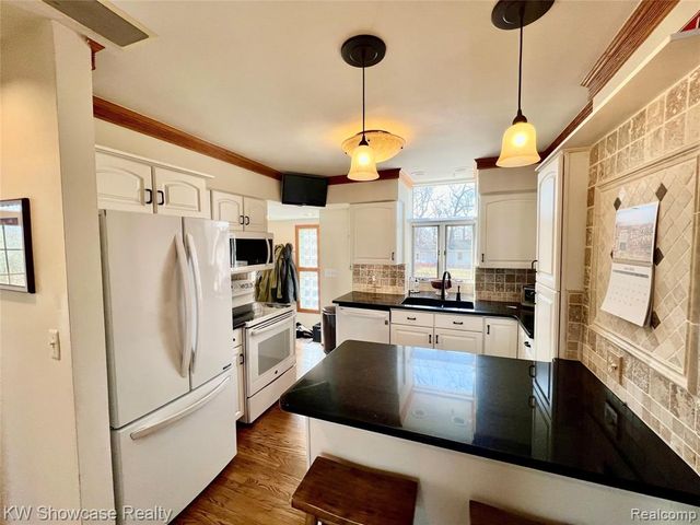 580 Elkinford Drive, White Lake, MI 48383