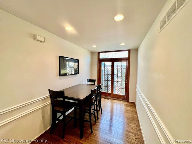 580 Elkinford Drive, White Lake, MI 48383