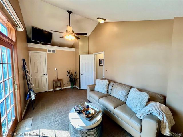 580 Elkinford Drive, White Lake, MI 48383