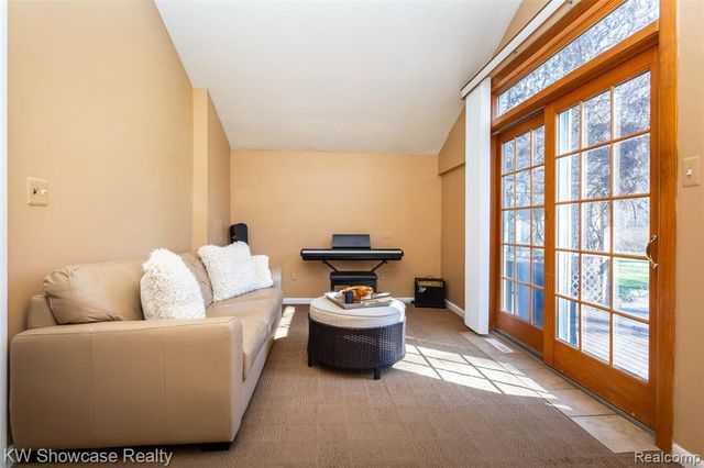 580 Elkinford Drive, White Lake, MI 48383