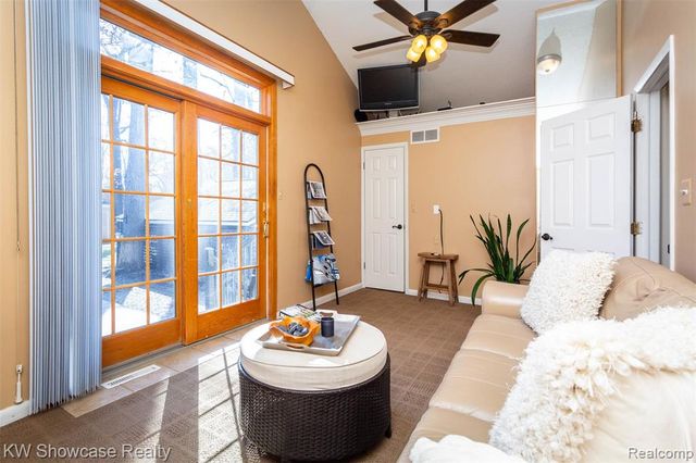 580 Elkinford Drive, White Lake, MI 48383