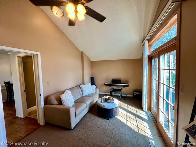 580 Elkinford Drive, White Lake, MI 48383