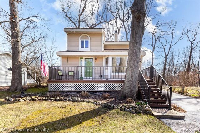 580 Elkinford Drive, White Lake, MI 48383