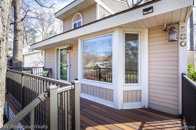 580 Elkinford Drive, White Lake, MI 48383