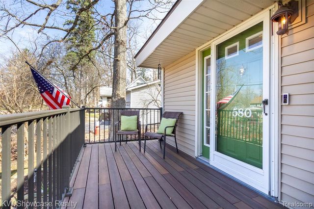 580 Elkinford Drive, White Lake, MI 48383