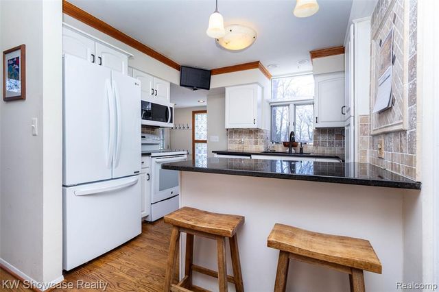 580 Elkinford Drive, White Lake, MI 48383