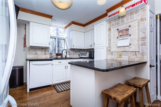 580 Elkinford Drive, White Lake, MI 48383