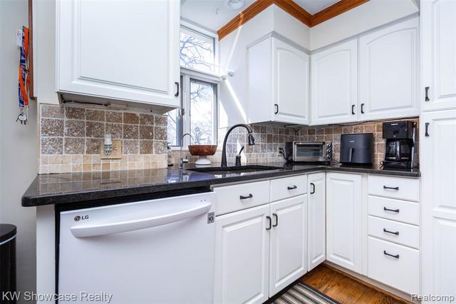 580 Elkinford Drive, White Lake, MI 48383