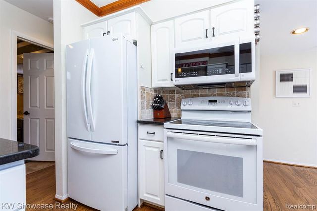 580 Elkinford Drive, White Lake, MI 48383