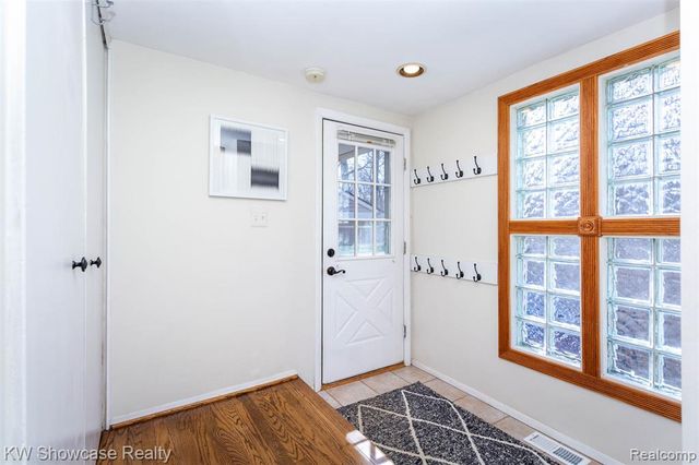 580 Elkinford Drive, White Lake, MI 48383