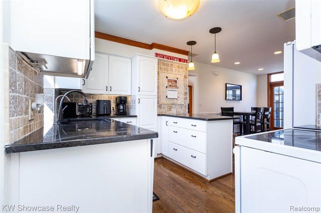 580 Elkinford Drive, White Lake, MI 48383