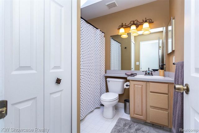 580 Elkinford Drive, White Lake, MI 48383