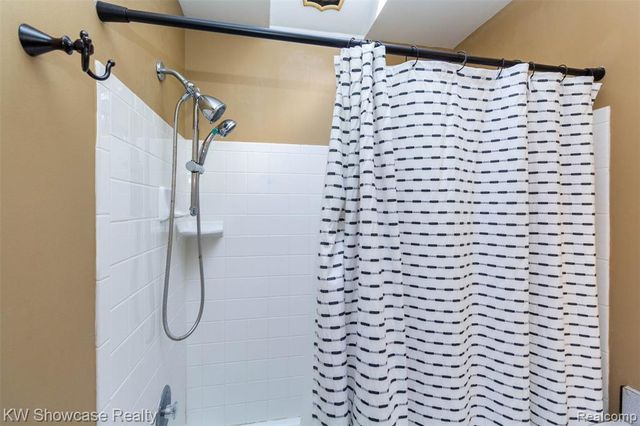 580 Elkinford Drive, White Lake, MI 48383