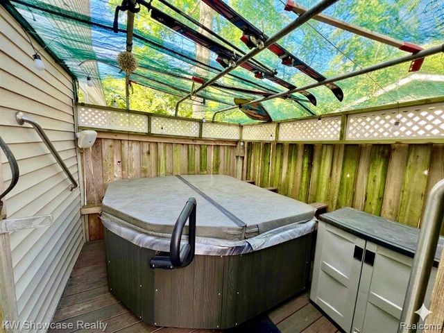 580 Elkinford Drive, White Lake, MI 48383