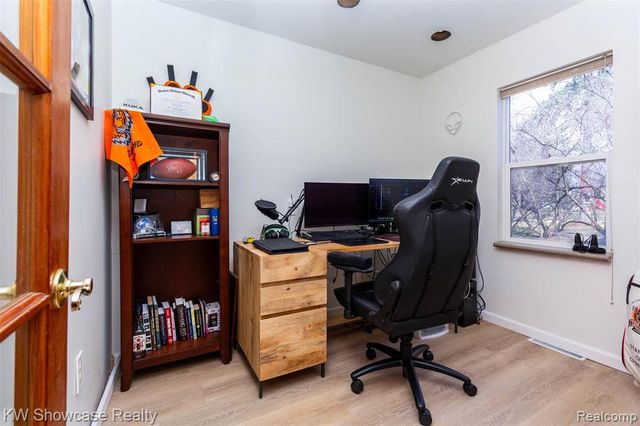 580 Elkinford Drive, White Lake, MI 48383