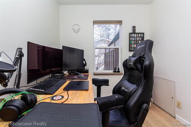 580 Elkinford Drive, White Lake, MI 48383