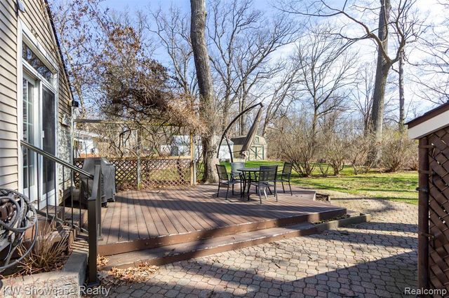 580 Elkinford Drive, White Lake, MI 48383