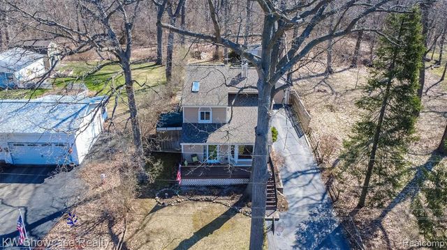 580 Elkinford Drive, White Lake, MI 48383