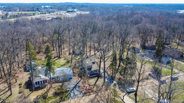 580 Elkinford Drive, White Lake, MI 48383