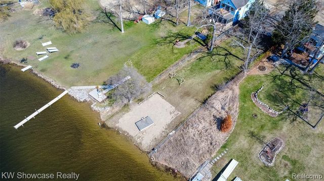 580 Elkinford Drive, White Lake, MI 48383