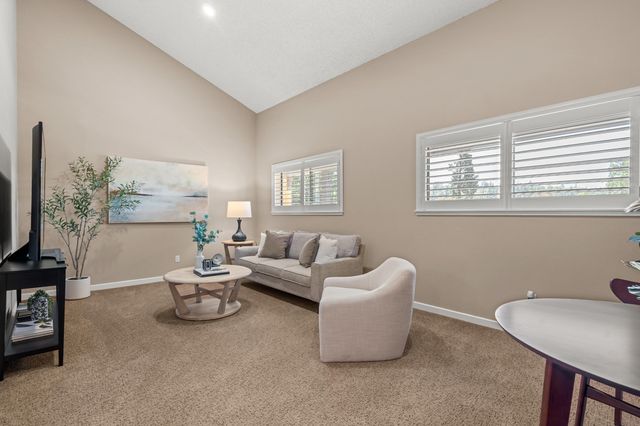 115 Rogue River Highway APT 307, Grants Pass, OR 97527