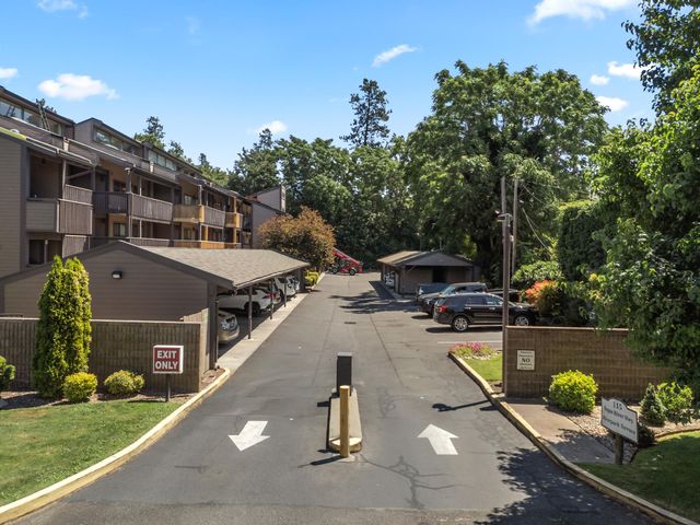 115 Rogue River Highway APT 307, Grants Pass, OR 97527