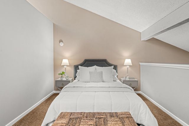 115 Rogue River Highway APT 307, Grants Pass, OR 97527