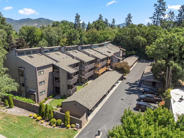 115 Rogue River Highway APT 307, Grants Pass, OR 97527